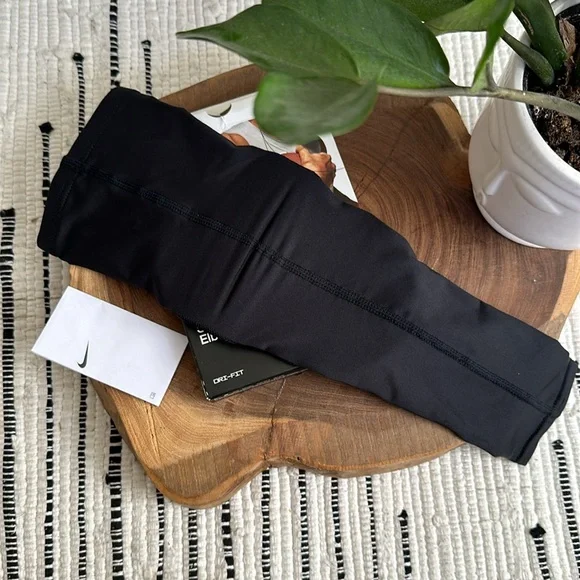 Nike - Picture 5 of 9